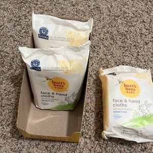 Burt’s Bees baby face and hand cloths with Vitamin E and Aloe. Sensitive skin.